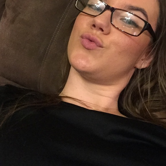 Profile Picture of Edina Ajanovic (@ajanovic_e) on Poshmark