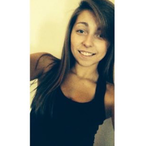 Profile Picture of Paige Lofquist (@llofquisteanne) on Poshmark