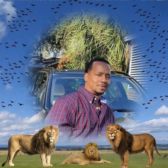 Profile Picture of Shawn Hoke (@shiz70) on Poshmark