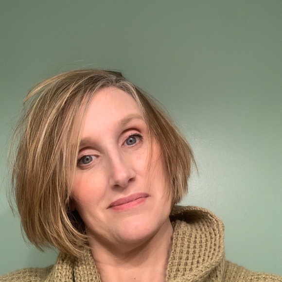 Profile Picture of Robin Brockett (@robin_brockett) on Poshmark