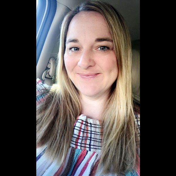 Profile Picture of Cindy Vann (@cindyvann74) on Poshmark