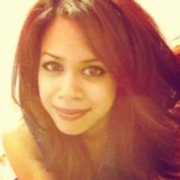 Profile Picture of Samia Ullah (@c0m3whatmay) on Poshmark