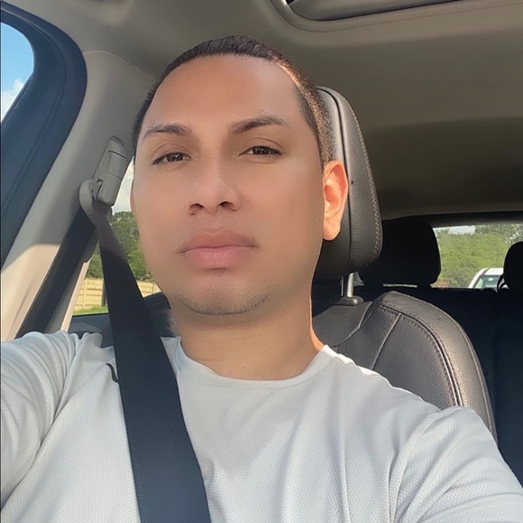 Profile Picture of Carlos Zapata (@carloszapata527) on Poshmark