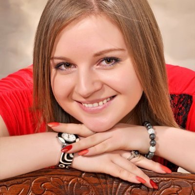 Profile Picture of Crystal Robledo (@CrystalRobled16) on Twitter