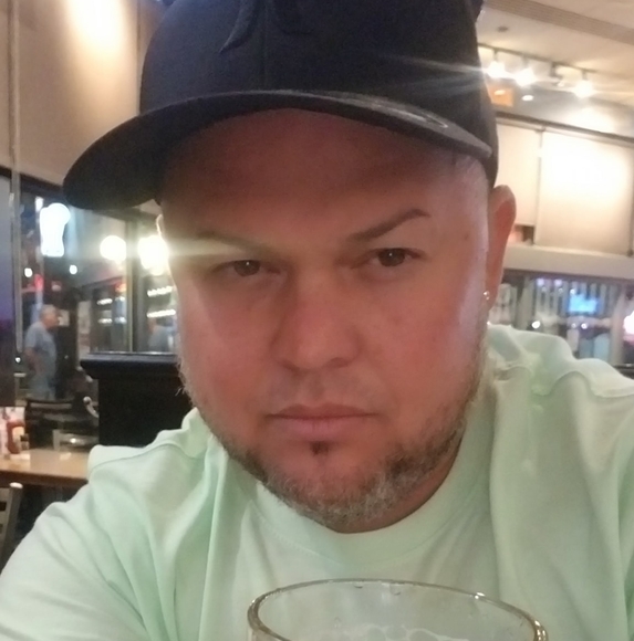 Profile Picture of Kevin Flores feliciano (@kevin2132879) on Poshmark