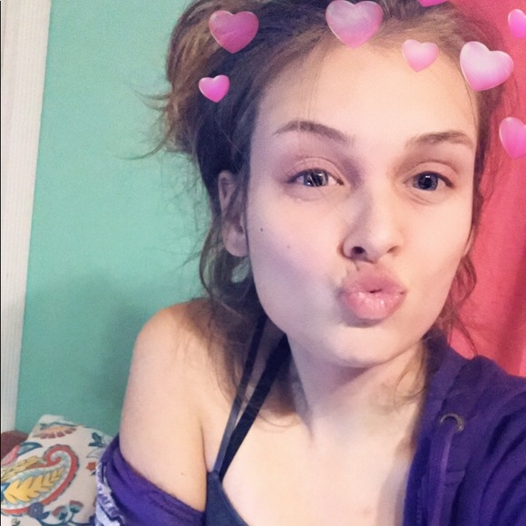 Profile Picture of Jolee Heimerman (@jolee_heimerman) on Poshmark