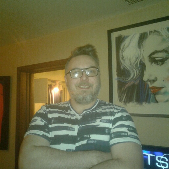 Profile Picture of Robert Hosner (@rhosner) on Poshmark