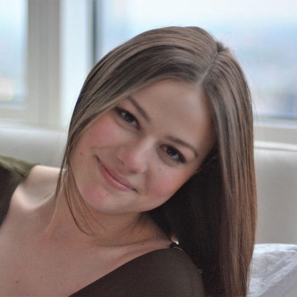 Profile Picture of Alexa Baltsen (@abaltsen) on Poshmark
