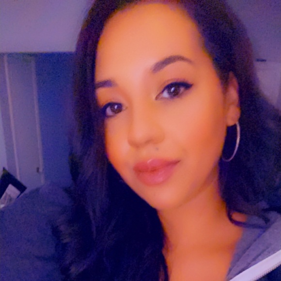 Shawnna Harbin - Poshmark Profile Picture of Shawnna Harbin (@shawnna_harbin) on Poshmark