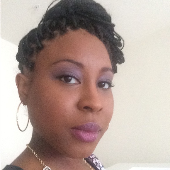 Profile Picture of Jenelle Jones (@jenelle718) on Poshmark
