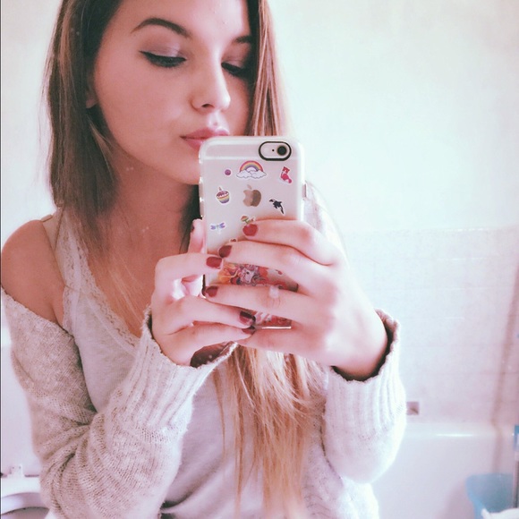 Profile Picture of Danielle Rascon (@danis_closet) on Poshmark