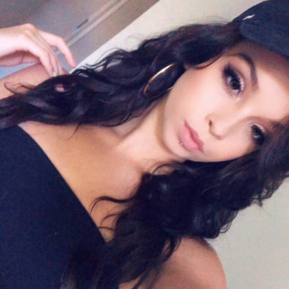 Profile Picture of Carolyn Bouso (@roseannebarr1) on Poshmark