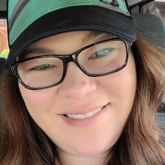 Profile Picture of Mina White (@minawhite01) on Poshmark