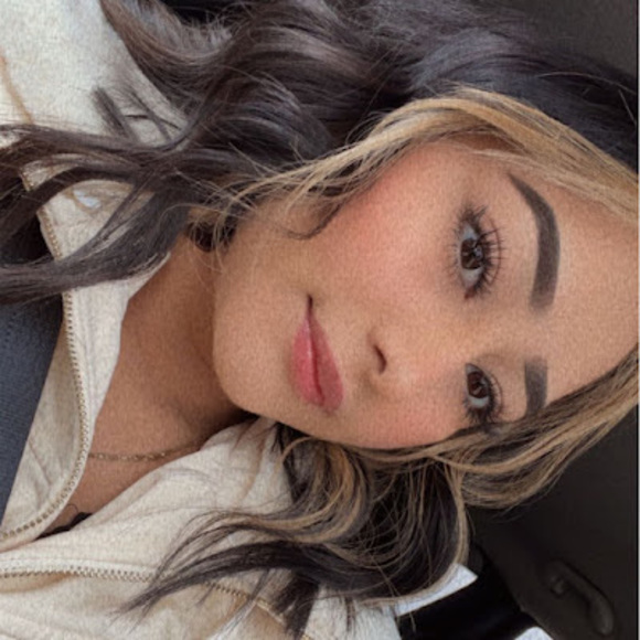 Profile Picture of Stephannie Garcia (@ssgarcia001) on Poshmark