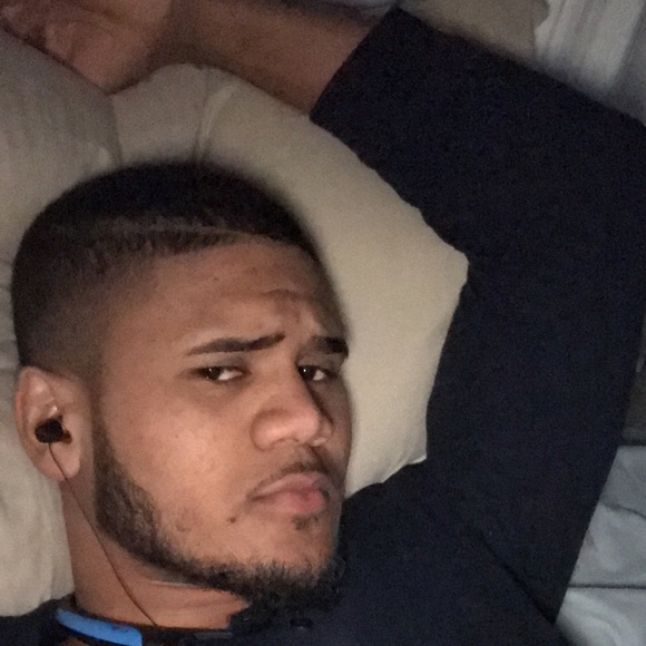 Profile Picture of Darwin Bautista (@darwin09) on Poshmark