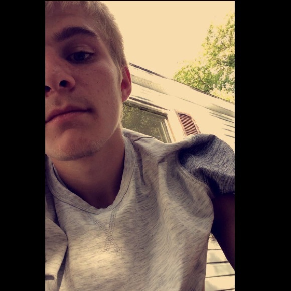 Profile Picture of Jordan Bellomy (@jordanbellomy2) on Poshmark
