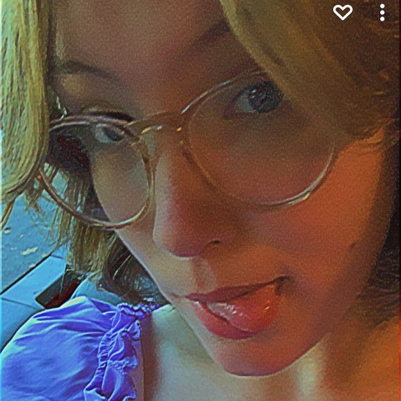 Profile Picture of Alaina Stewart (@alainaaalol) on Poshmark