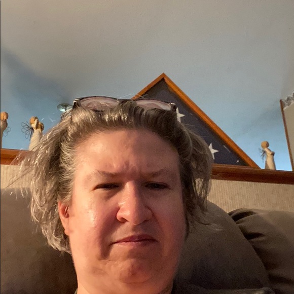 Profile Picture of Christina Drake (@crd43123) on Poshmark