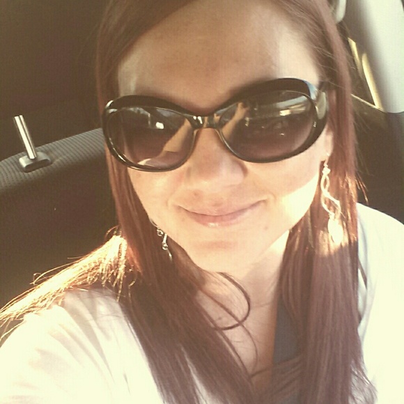 Profile Picture of Andrea Bentley (@abentley17) on Poshmark