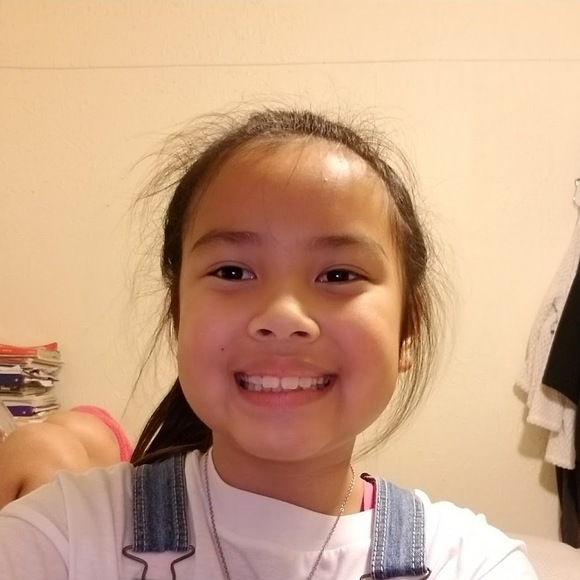Profile Picture of Tess nguyen Was here (@yoandtai) on Poshmark