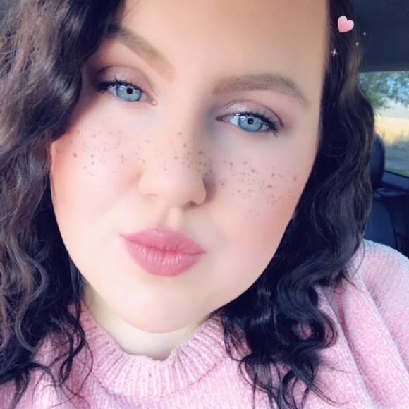 Profile Picture of Melissa Medlock (@melissamedlock) on Poshmark