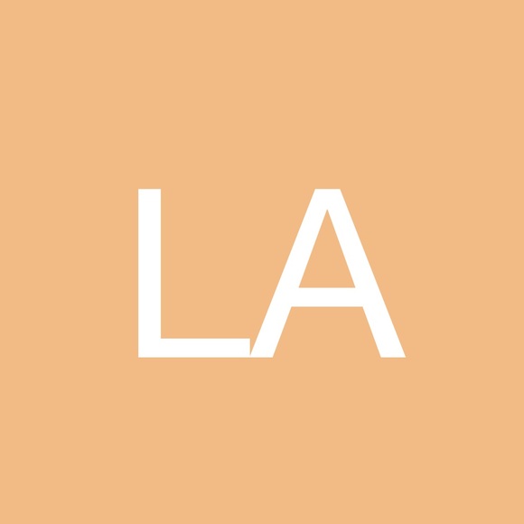 Profile Picture of Lauren Alleva (@alleval) on Poshmark