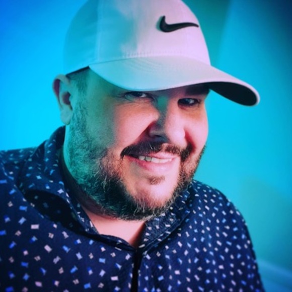 Profile Picture of Scott Cole (@scottcoleshow) on Poshmark