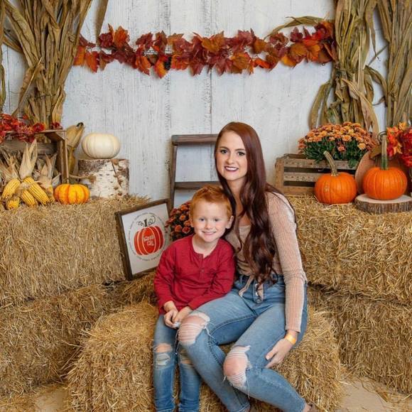 Profile Picture of Amber Clifford (@ambernoelle1019) on Poshmark