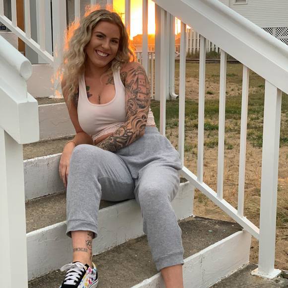 Profile Picture of Jamie Bosworth (@jamiebosworth) on Poshmark