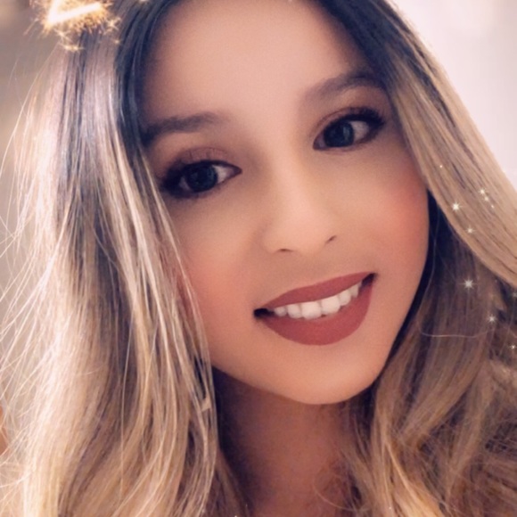 Profile Picture of Vanessa Aguilera (@vaguilera956) on Poshmark