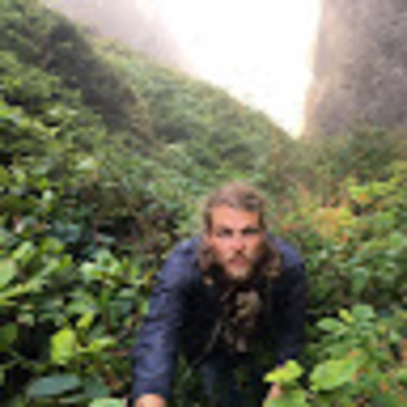 Profile Picture of Gage Degeus (@gdegeus51) on Poshmark