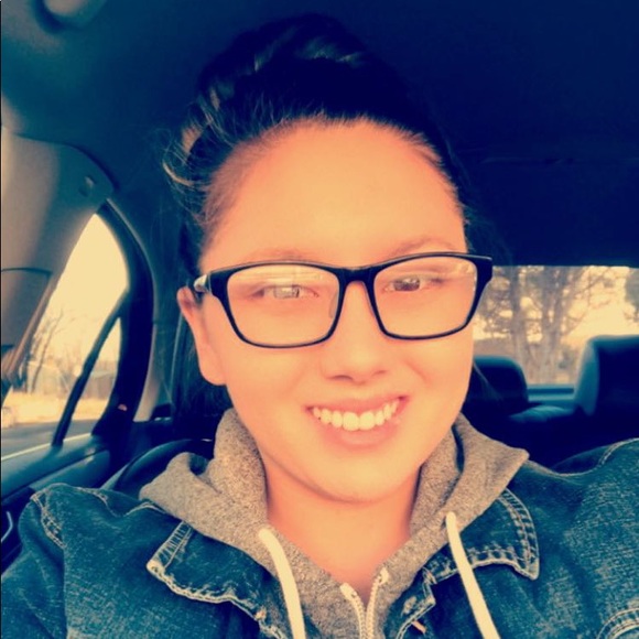 Profile Picture of Adrianna Crespin (@adric42) on Poshmark