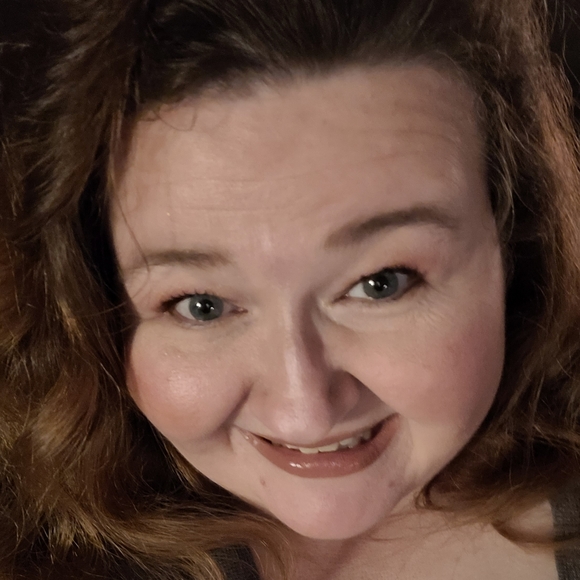 Profile Picture of Jennifer Luptak (@kenzia2014) on Poshmark