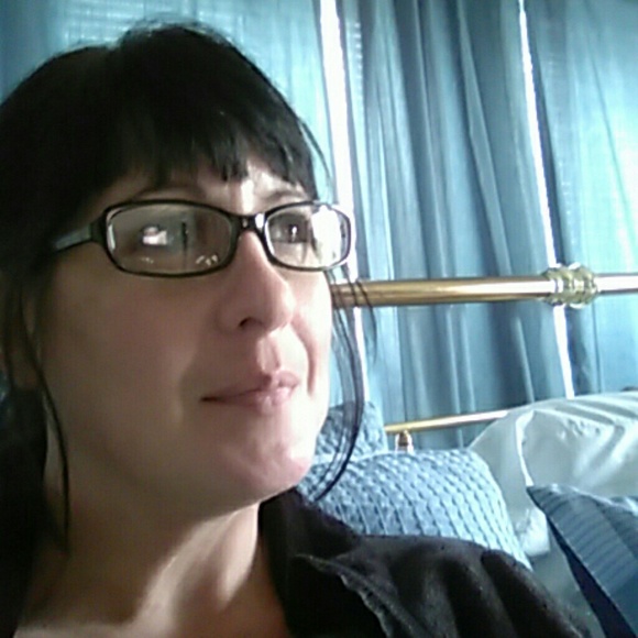 Profile Picture of Lori Pagano (@lorinkyla) on Poshmark