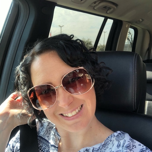 Profile Picture of Michelle Colegrove (@michelle197940) on Poshmark