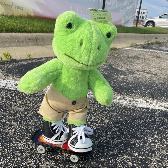 Profile Picture of Jimmie Romero (@jimmie_romero) on Poshmark