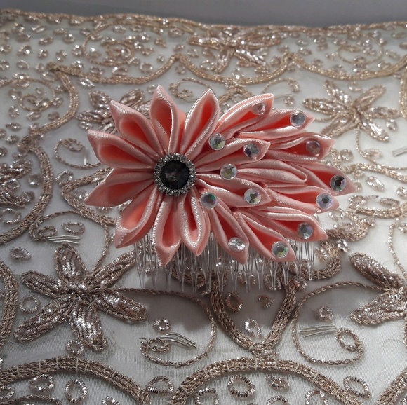 Profile Picture of Claudia Cuenca (@kanzashi69) on Poshmark