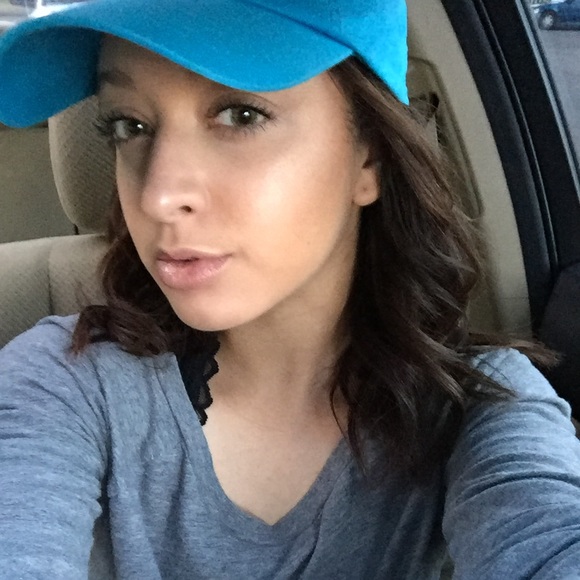 Profile Picture of Tori Barton (@victoria_bby) on Poshmark