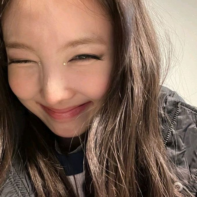 Profile Picture of j (@lisalizard1) on Tiktok