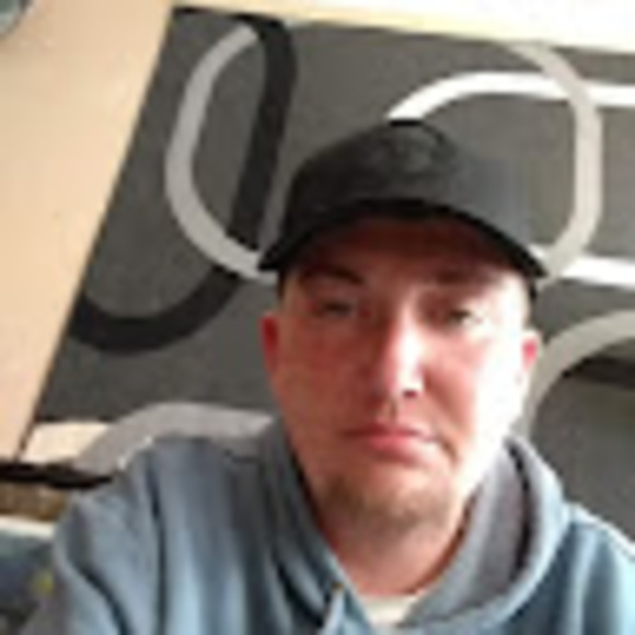 Profile Picture of Michael Andrusko (@mandr12091985) on Poshmark