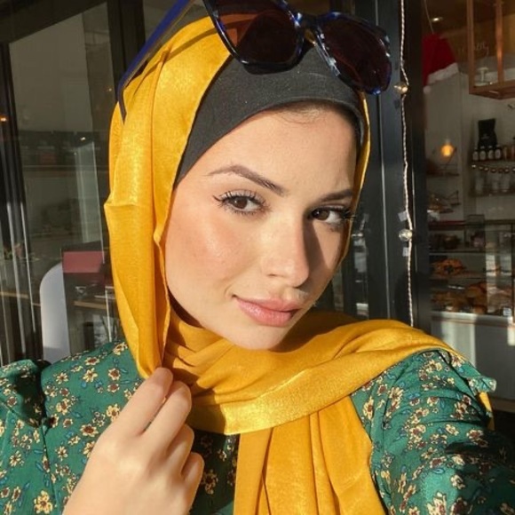 Profile Picture of Tasnime Jaouahiri (@tasnimej) on Poshmark