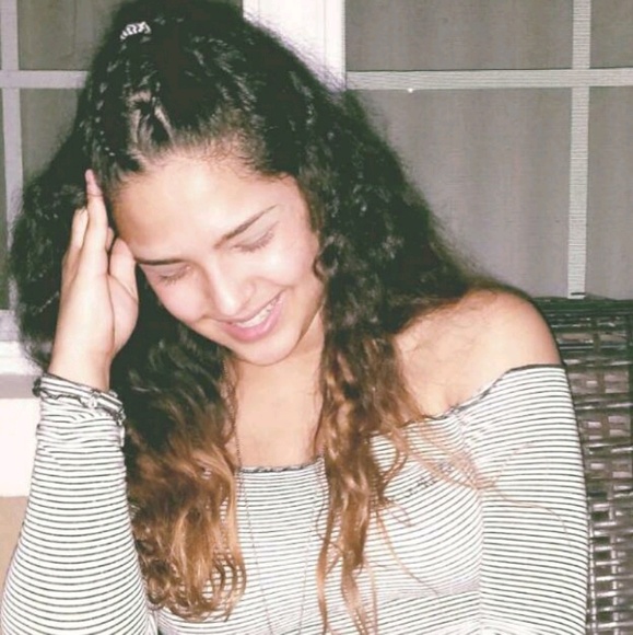 Profile Picture of Damaris Alvarez (@lacangri400) on Poshmark