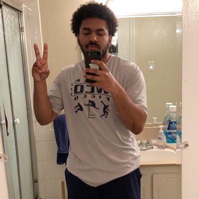 Profile Picture of DeVaughn Johnson (@DeVaughnJohns15) on Twitter