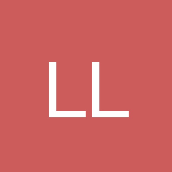 Profile Picture of Lisa Lai (@lisa9889) on Poshmark