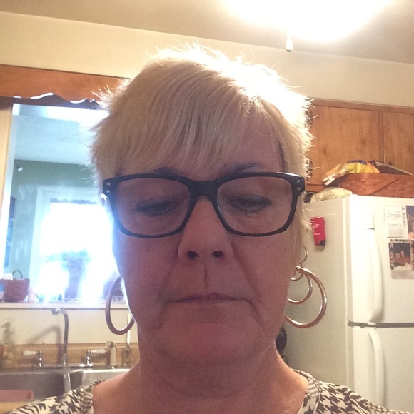 Profile Picture of Cindy Diserio (@romtrev) on Poshmark