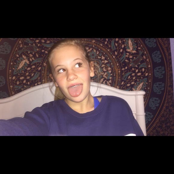 Profile Picture of Holly Ashbaker (@hollyaa) on Poshmark