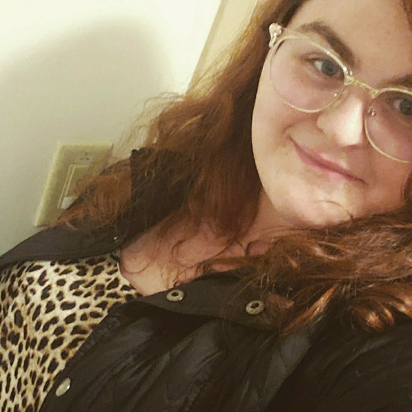 Profile Picture of June Anderson (@june03878) on Poshmark