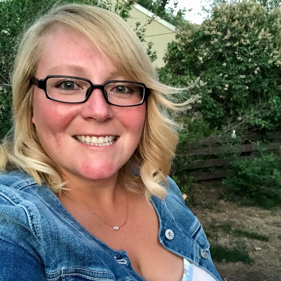 Profile Picture of Crystal Watts (@spiralleaf) on Poshmark