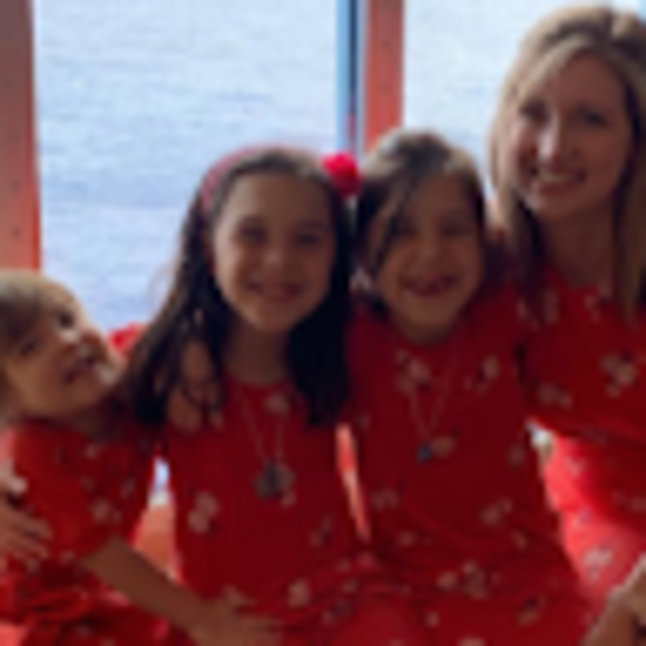 Profile Picture of Sarah Guldner (@sarahguldner) on Poshmark