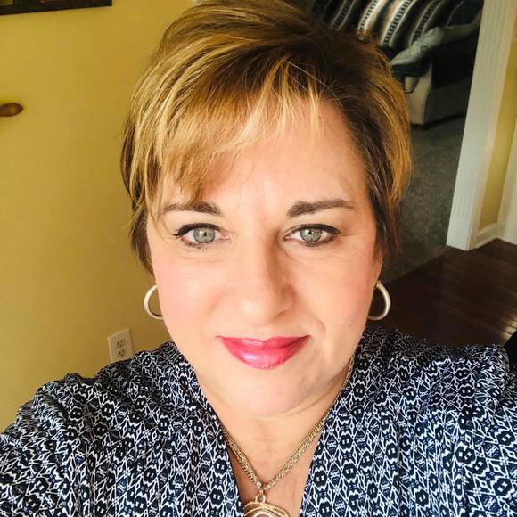 Profile Picture of Debbie Hudson (@dhudson925) on Poshmark